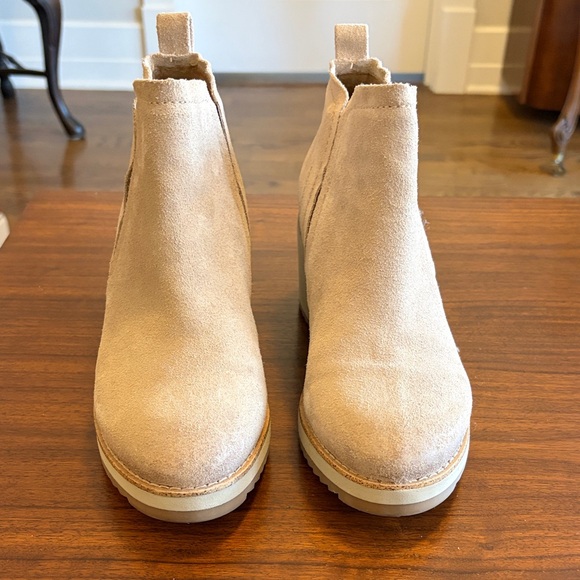 Sofft Cream Women’s Suede Ankle Booties - Picture 3 of 11